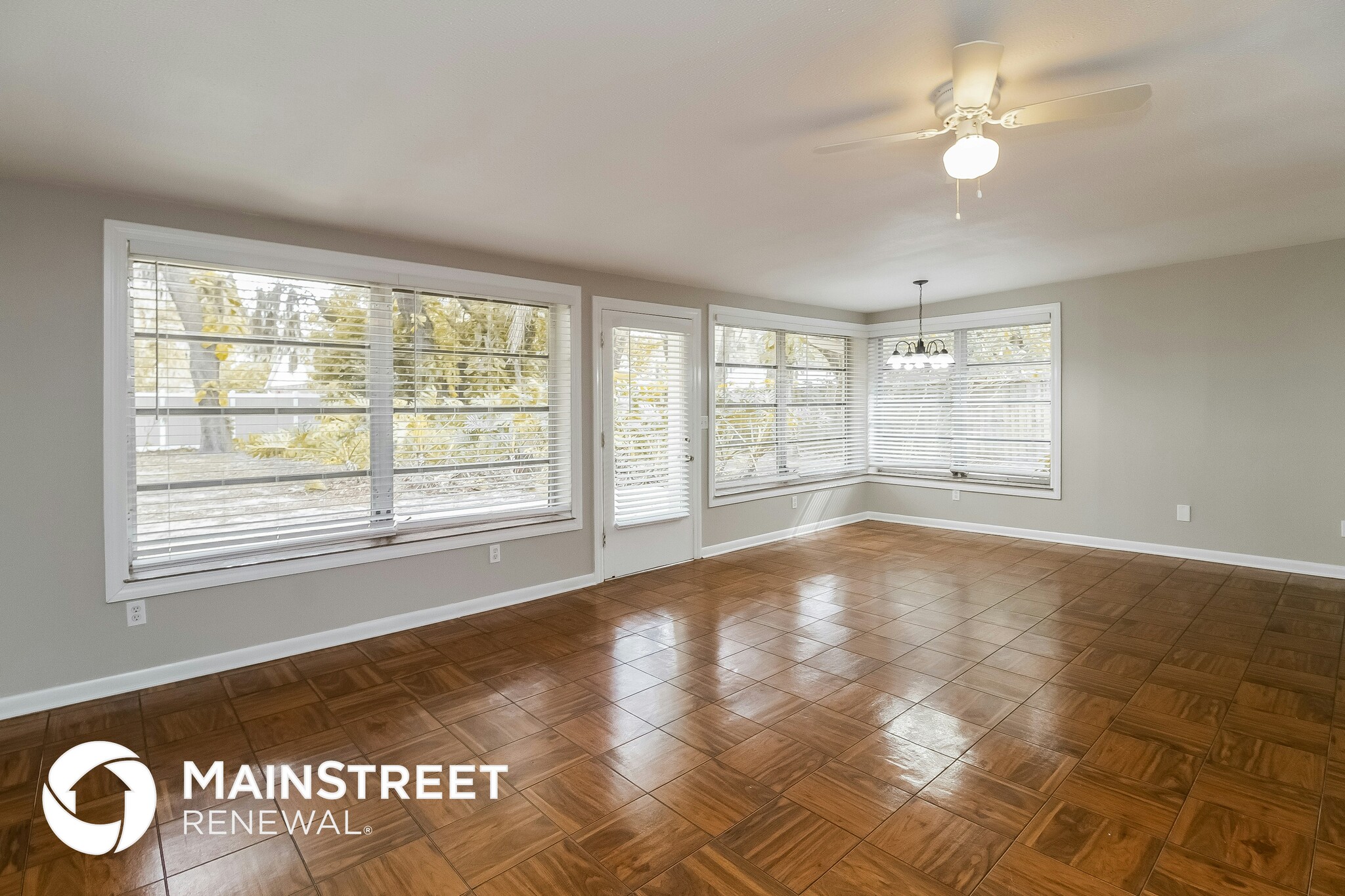 Building Photo - 5133 Oak Hill Dr