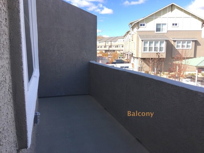 Building Photo - NW Reno Luxury End Unit Townhouse - On the...