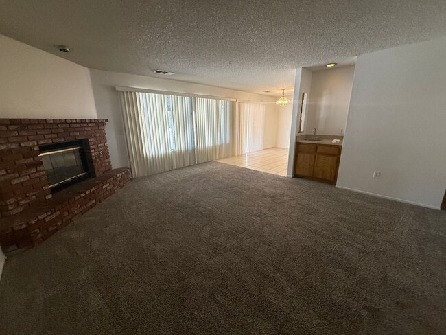 Building Photo - Silverlake's Home- 3 Bedrooms, 2 Bathrooms...