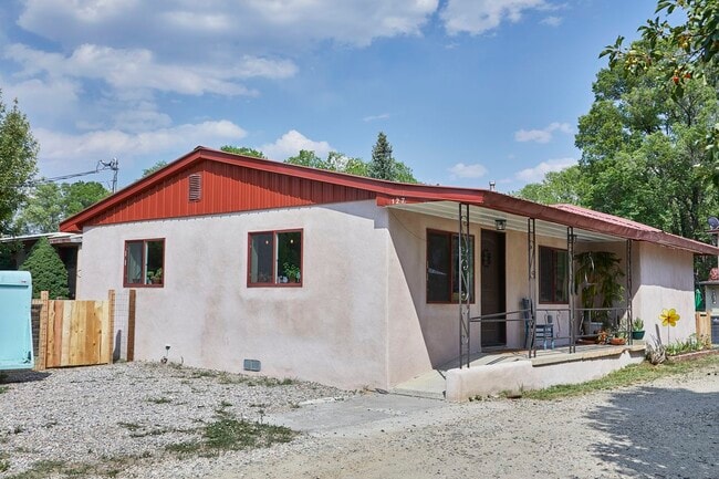 Building Photo - 127 Oakley Ln