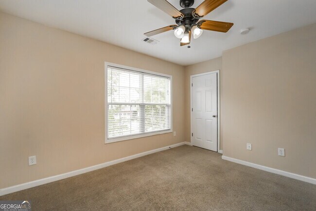 Building Photo - 529 Crestmont Ln