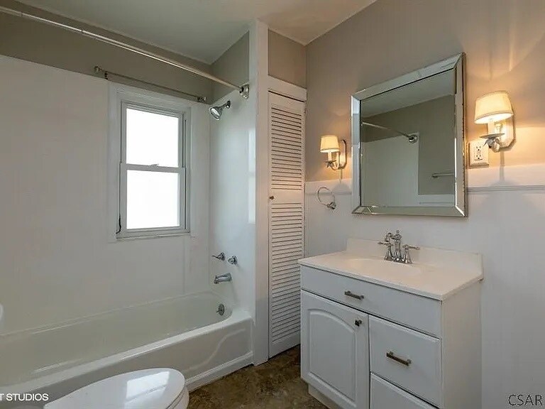 Building Photo - 1022 Menoher Blvd