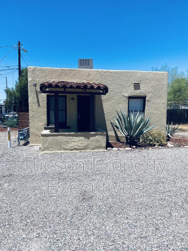 Building Photo - 2632 N Stone Ave