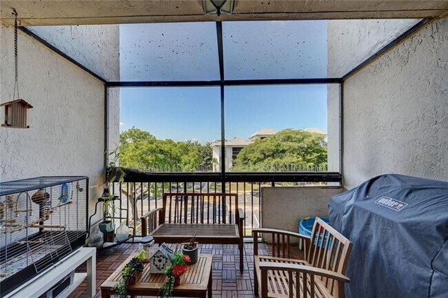 Building Photo - 731 N Pine Island Rd