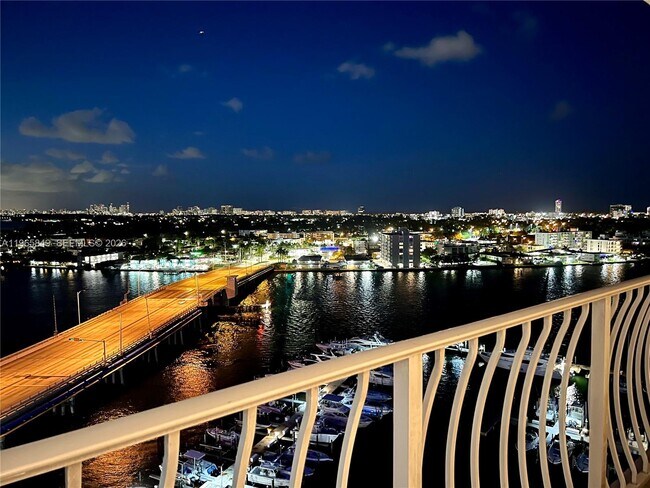 Building Photo - 7601 E Treasure Dr