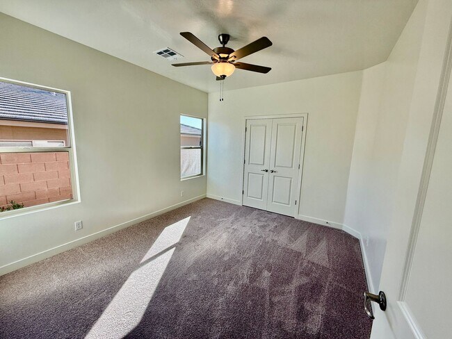 Building Photo - Beautiful Pet-Friendly 4-BR Home in Sunbrook Community