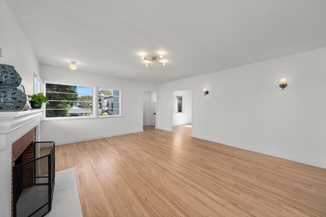Building Photo - 616 Marine Ave