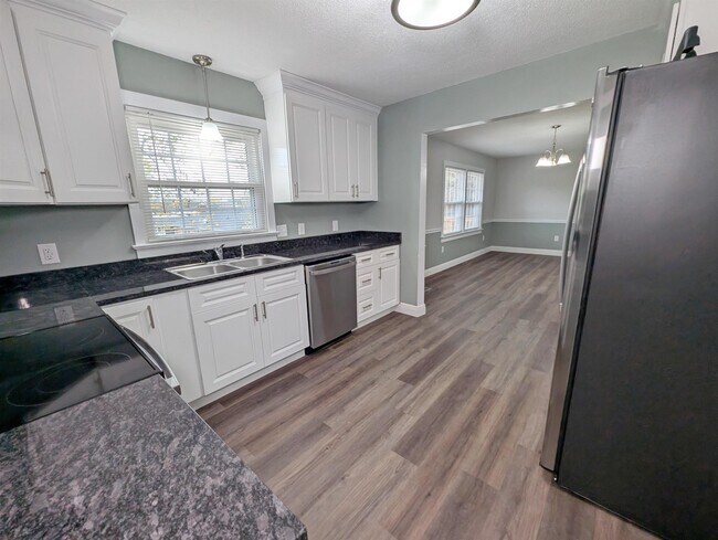 Building Photo - 103 Cherry Ave