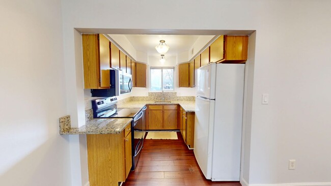 Building Photo - 42580 Plymouth Hollow Dr