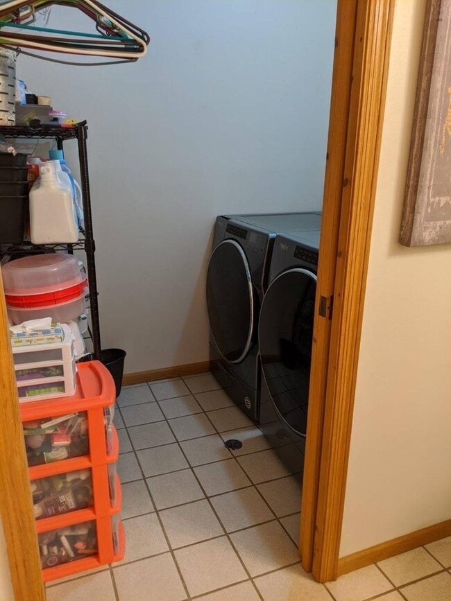 Building Photo - 8199 Sunrise Ln