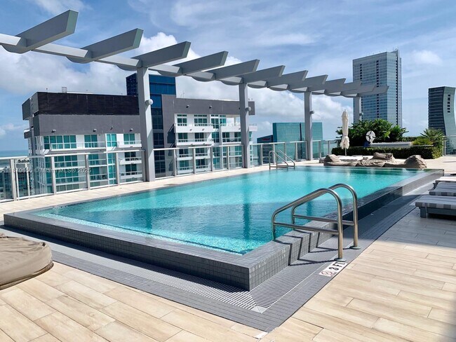 Building Photo - 1100S S Miami Ave