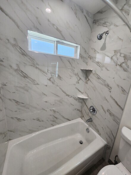 Building Photo - 10941 Walnut Dr