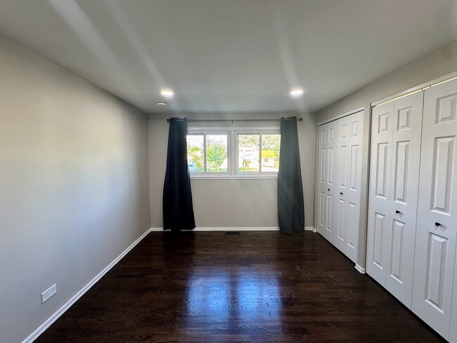 Building Photo - 134 S Salem Dr