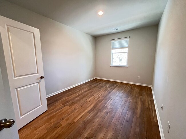 Building Photo - Spacious townhome near Market Common with Two-Car Garage and Bonus Room! Available now!