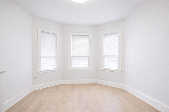 Building Photo - Twenty Three Deering