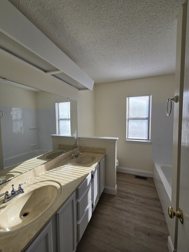 Building Photo - 5223 S Mosley St