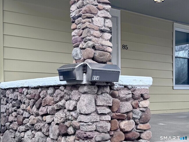 Building Photo - 85 Ivy St