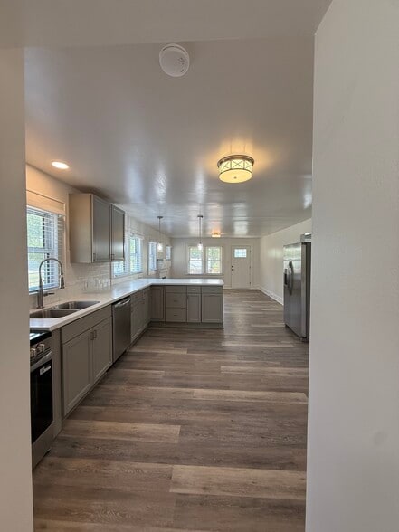 Building Photo - 712 Dixie Ave NW