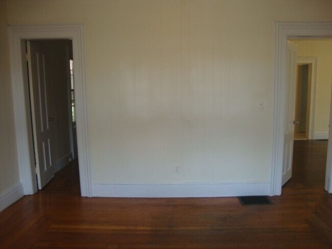 Building Photo - 133 Edgewood Ave