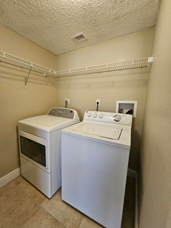 Building Photo - 1447 Lake Crystal Dr
