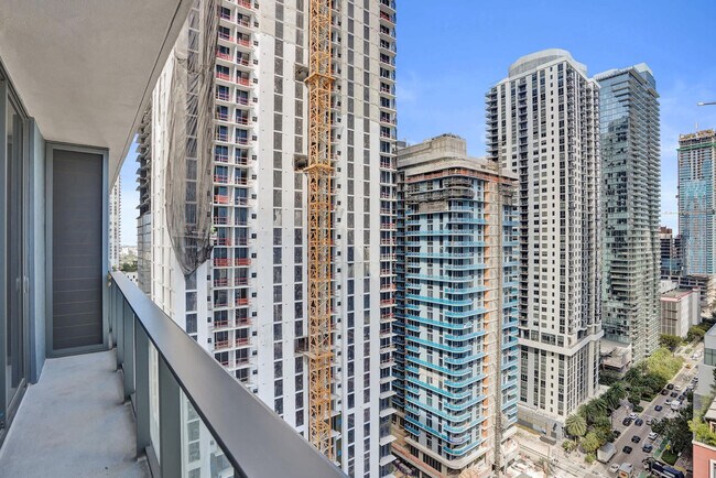 Building Photo - 121 NE 5th St