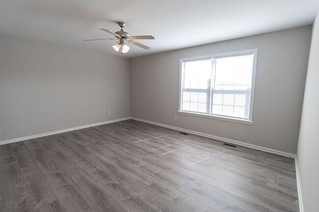 Building Photo - 1924 Center St