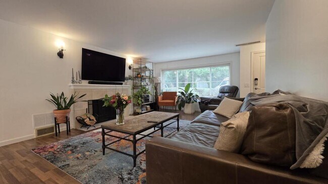 Building Photo - 10632 SE 4th St