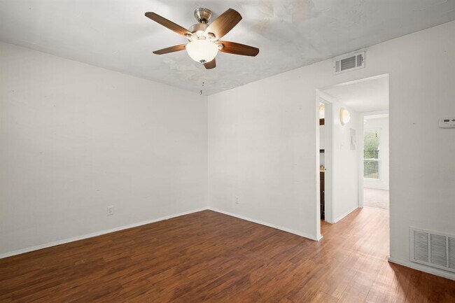 Primary Photo - 2401 Manor Rd