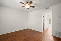 Building Photo - 2401 Manor Rd