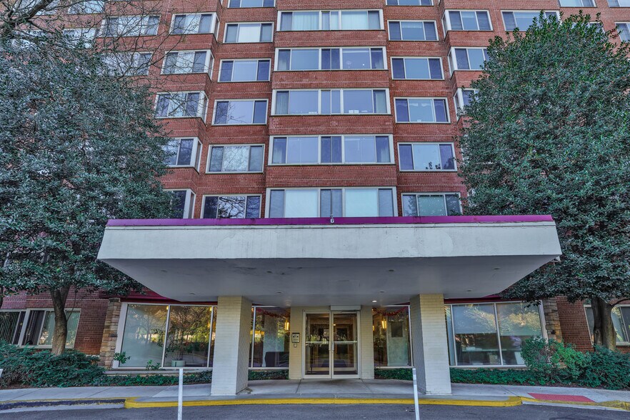 Building Photo - 4000 Tunlaw Rd NW