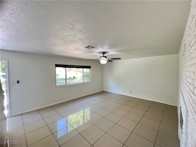 Building Photo - 109 Greenbriar Townhouse Way