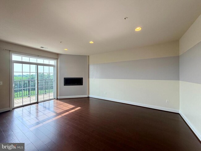 Building Photo - 5915 Logans Way