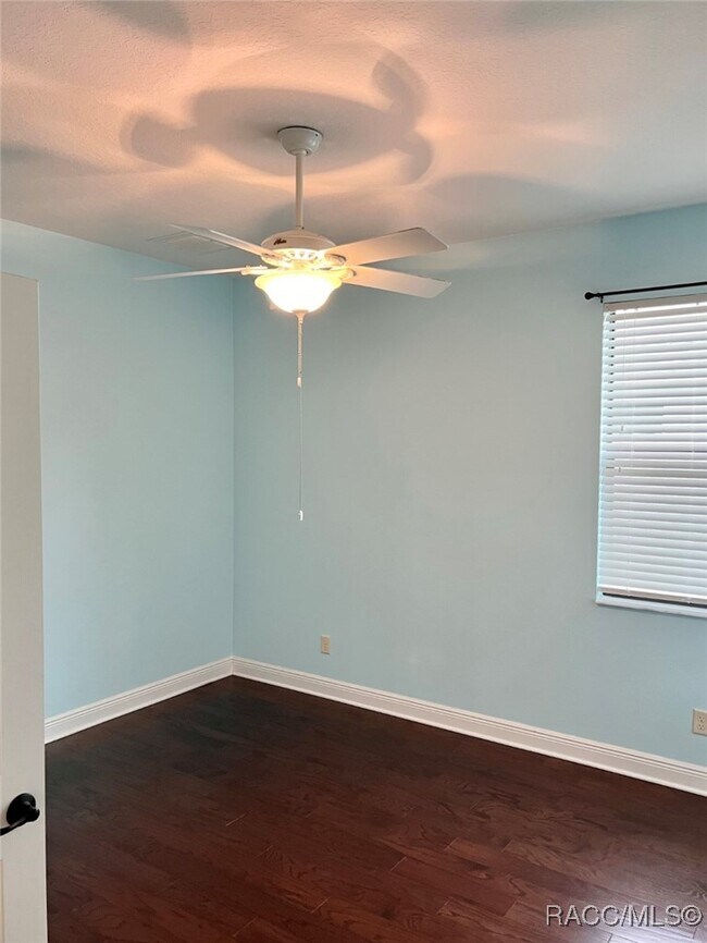 Building Photo - 2395 N Brentwood Cir