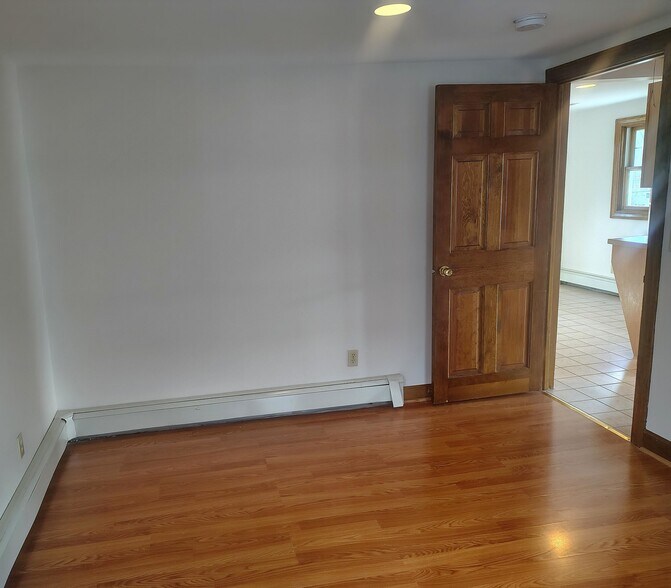 Building Photo - 40 Beaver Brook Rd