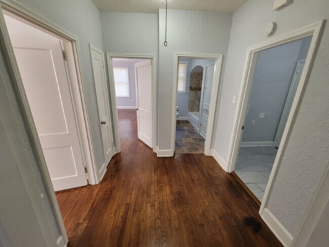 Building Photo - 1/2 PRICE ON FIRST MONTH'S RENT!!!