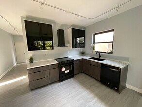 Building Photo - Henrietta