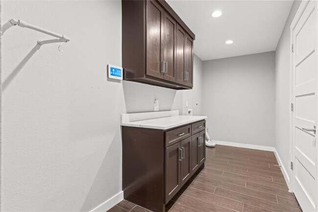 Building Photo - 22435 Elsinore Dr
