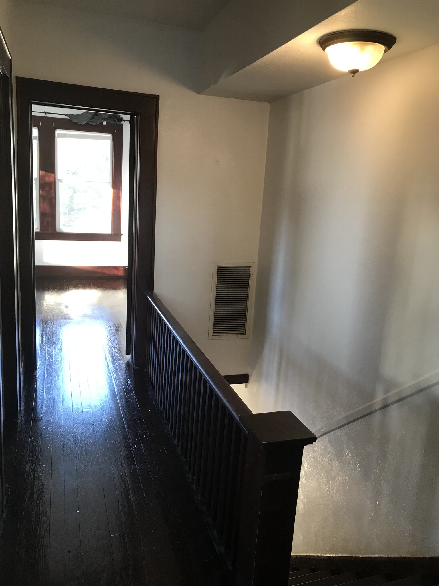 Building Photo - 994 Druid Rd E