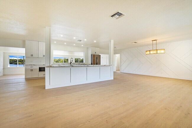 Building Photo - 2 Inlet Cay Dr