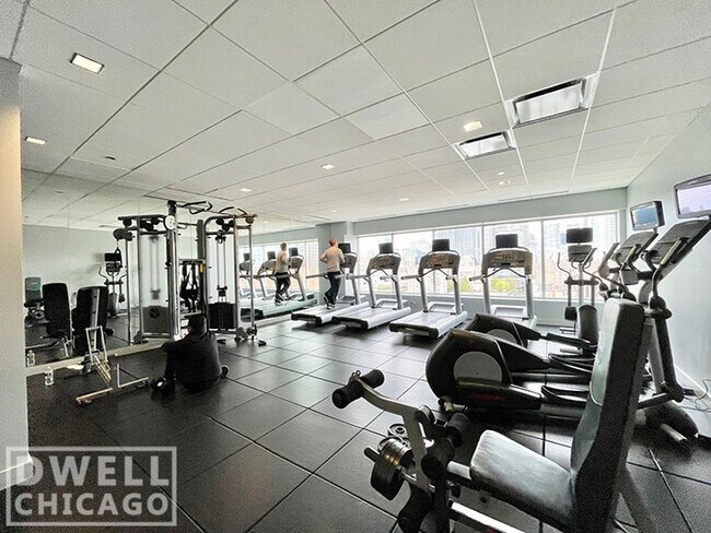 Building Photo - 150 W Roosevelt Rd