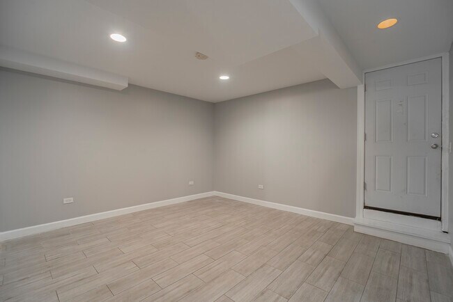 Building Photo - 1906 W 17th St