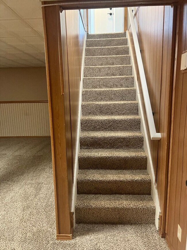 Building Photo - Remodeled home with Basement