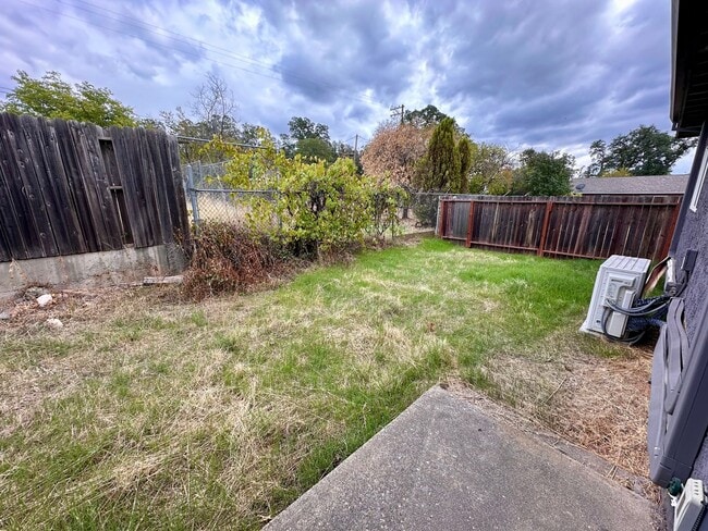 Building Photo - 1397 E Cypress Ave