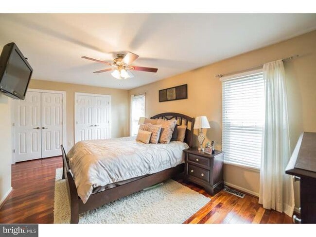 Building Photo - 427 Oakmont Ct