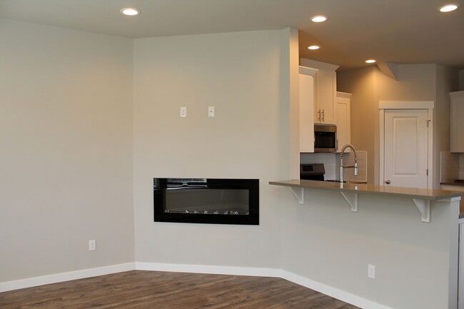 Building Photo - 17267 SE Cuyahoga Way