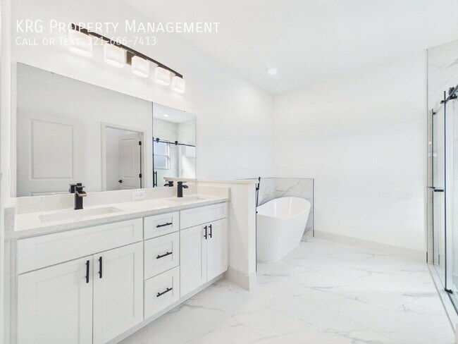 Building Photo - 16985 SW 40th Cir