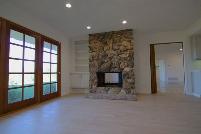 Building Photo - 22503 Charlestown Dr