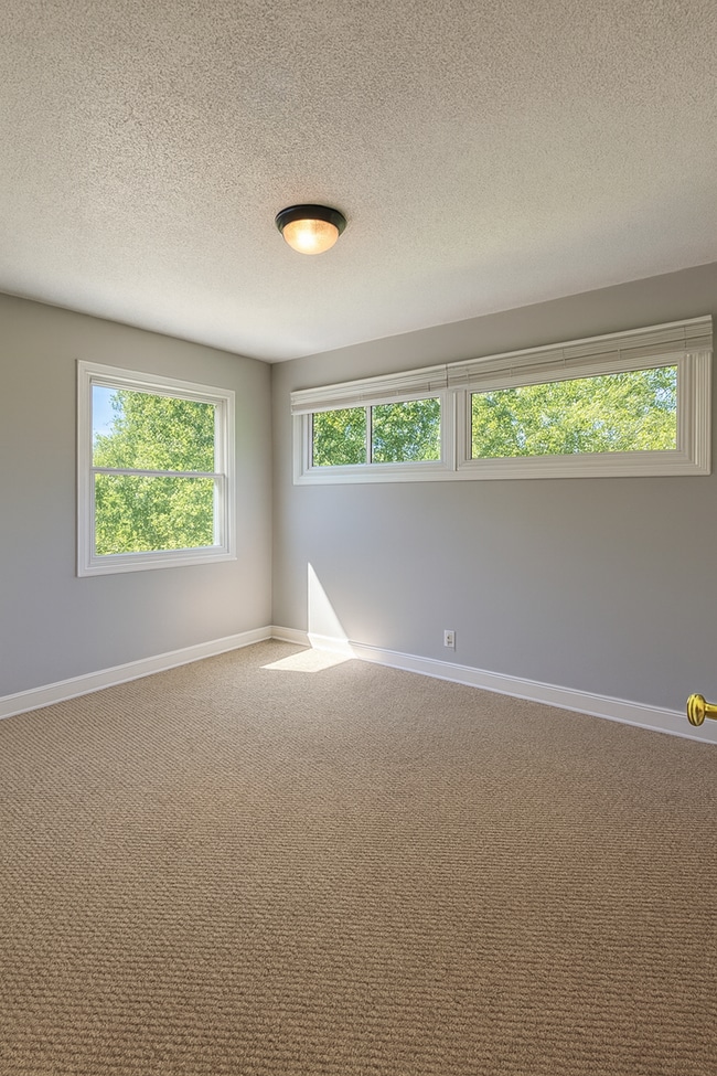 Building Photo - COME CHECK-OUT ALL THE UPDATES!  Great crystal home with huge fenced in backyard! Awesome home fo...