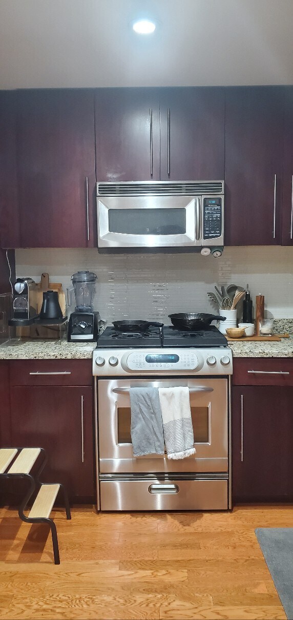 fully stocked kitchen - 317 Hudson Park