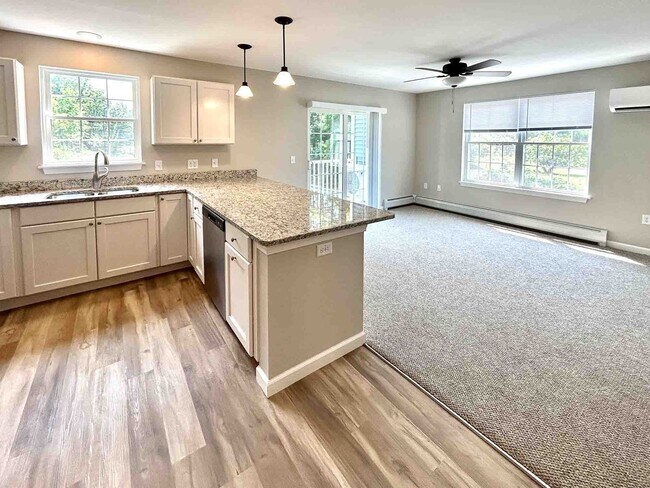 Building Photo - 21 Pinecrest Dr